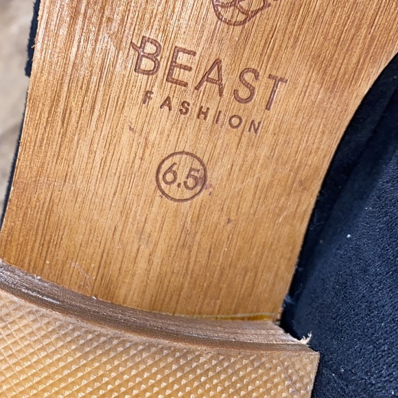 BEAST Fashion size 6 1/2 black suede style ankle booties - Picture 8 of 8